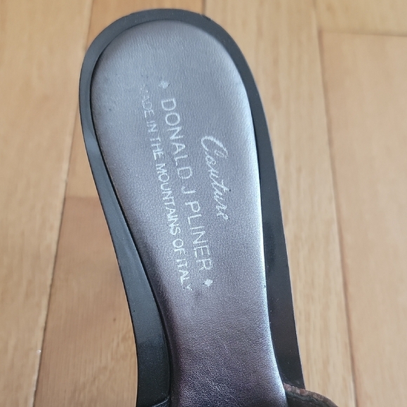 Donald J. Pliner Black and Brown Mules Modern Leather Design - Picture 2 of 6